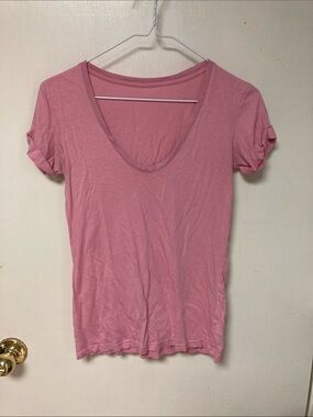 Women's Scoop Neck Short Sleeve Tee in Rose Pink
